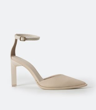  Sapato Scarpin com Salto Alto e Bico Fino Bege 