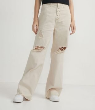  Calça Wide Leg em Sarja com Puídos e Barra Corte a Fio Bege 