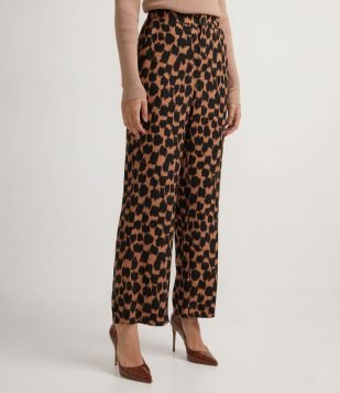  Calça Pantalona em Viscose com Estampa de Manchinhas Multicores 
