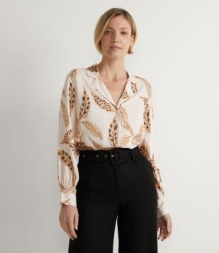  Camisa em Viscose com Estampa de Folhagem e Botões Dourados Bege 