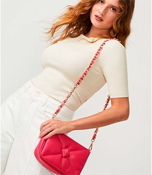 Bolsa com Alça em Corrente e Lapela com Costuras Contrastantes Rosa