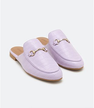 Sapatilha Mule com Bridão e Textura Croco Roxo 
