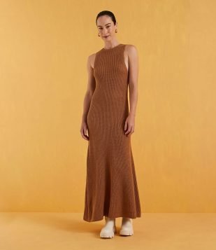 VESTIDO LONGO EM TRICÔ SEM MANGA COM PONTO GROSSO MARROM