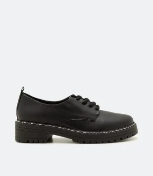 SAPATO OXFORD COM SALTO TRATORADO PRETO