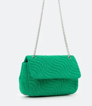 BOLSA TRANSVERSAL COM TEXTURA MATELASSÊ E ALÇA DE CORRENTE VERDE