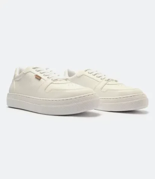 TÊNIS CANO BAIXO COM RECORTES E SOLA CAIXA ALTA BRANCO