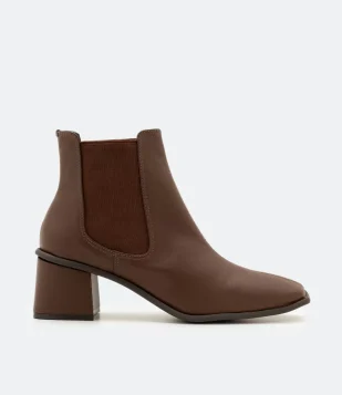 BOTA CASUAL COM SALTO GROSSO MARROM