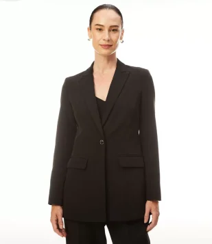 BLAZER ALONGADO COM FECHAMENTO POR BOTÃO ÚNICO PRETO