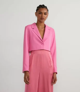 BLAZER CROPPED EM CREPE COM BOTÃO ÚNICO FORRADO ROSA