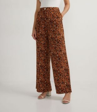 CALÇA PANTALONA EM LINHO COM ESTAMPA ANIMAL PRINT ONCINHA MARROM