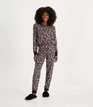 Pijama Longo em Plush com Estampa Animal Print Onça Preto 
