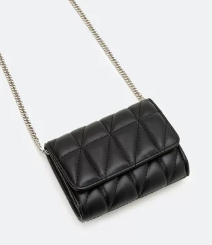 CARTEIRA MÉDIA COM TEXTURA MATELASSÊ E ALÇA DE CORRENTE PRETO