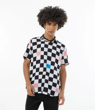 CAMISA EM VISCOSE MANGA CURTA COM ESTAMPA XADREZ CONTRASTANTE BRANCO