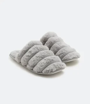 Pantufa Fechada com Gomos e Textura Peluciada Cinza
