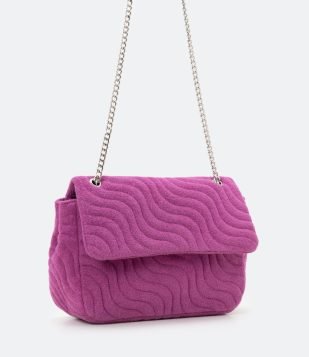 BOLSA TRANSVERSAL COM TEXTURA MATELASSÊ E ALÇA DE CORRENTE ROSA