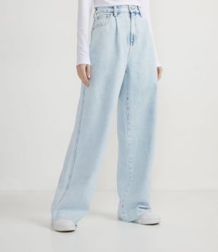 CALÇA WIDE LEG JEANS COM CINTURA ALTA E PREGAS AZUL