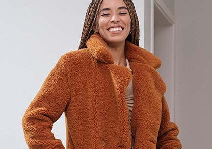 Casaco de pelo: inspire-se na tendência com Amanda Mendes