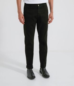  Calça Slim em Sarja Preto 