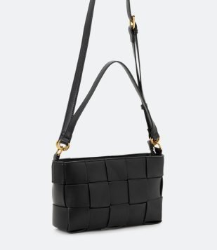  Bolsa Baguete Transversal em Tressê com Alça de Mão Preto 