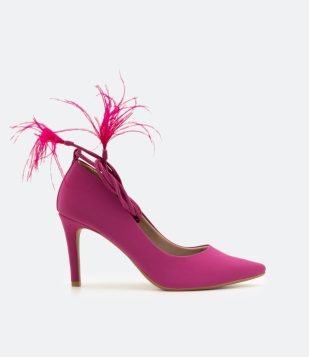  Sapato em Nobuck com Salto e Bico Fino com Detalhes em Plumas Rosa 