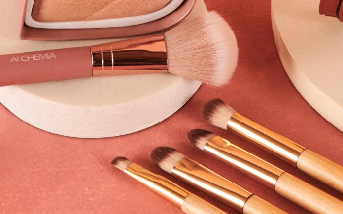 Pincéis de maquiagem: guia prático para limpar os seus