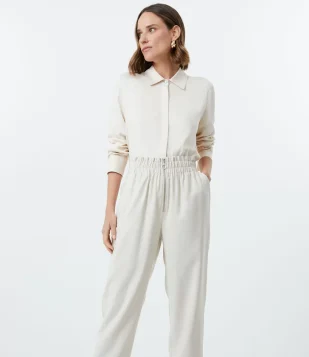 CALÇA RETA EM VISCOSE COM ZÍPER FRONTAL BEGE