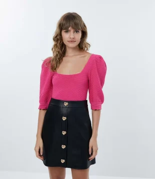 BLUSA CURTA EM TRICÔ TEXTURIZADO COM MANGA BUFANTE ROSA