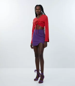 BLUSA CROPPED EM PONTO ROMA COM AMARRAÇÃO VERMELHO