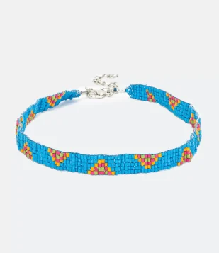 GARGANTILHA EM MIÇANGAS COM ESTAMPA TROPICAL ÉTNICA AZUL