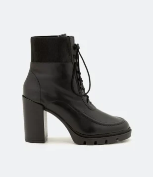 BOTA COTURNO COM ELÁSTICO NO CANO E SALTO GROSSO PRETO