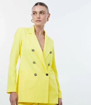 BLAZER ALFAIATARIA COM BOTÕES NA VISTA E GOLA LAPELA AMARELO