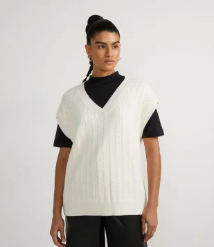 COLETE ALONGADO EM TRICÔ COM PONTO TRANÇADO BEGE