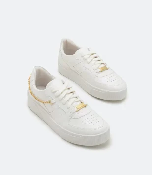 TÊNIS CAIXA ALTA COM CORRENTINHA BRANCO