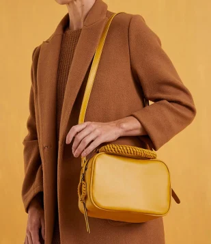 BOLSA TRANSVERSAL CAMERA BAG COM ALÇA TRANÇADA AMARELO