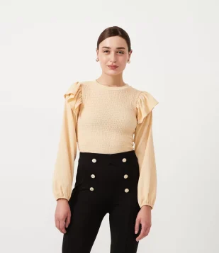 BLUSA COM BABADOS NOS OMBROS E MANGA BUFANTE BEGE