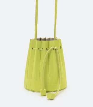 BOLSA ESTRUTURADA TRANSVERSAL COM CORDÃO PARA FECHAMENTO VERDE