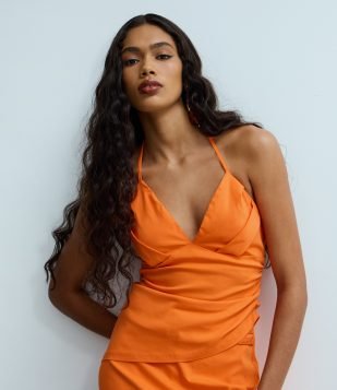 Blusa Frente Única em Bengaline com Busto Franzido e Barra Assimétrica Laranja