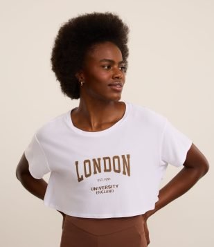 Camiseta Boxy Esportiva em Poliamida Texturizada com Estampa London Branco