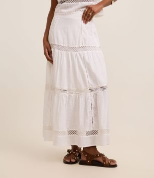 Saia Evasê Midi em Voal com Recorte Franzido e Entremeios Branco