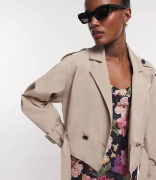 Jaqueta Trench Coat Curta Alfaiatada Com Fivelas Na Barra E Punhos Bege