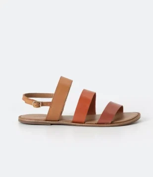 SANDÁLIA RASTEIRA EM COURO COM TIRAS FRONTAIS E FECHAMENTO POR FIVELA LARANJA