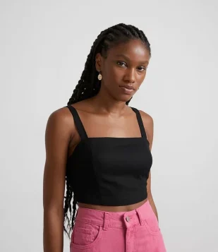 BLUSA REGATA CROPPED EM VISCOLINHO COM DECOTE QUADRADO PRETO