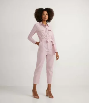 MACACÃO LONGO EM VELUDO COM CINTO FAIXA ROSA