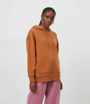 BLUSÃO ALONGADO EM MOLETOM COM CAPUZ E BOLSO CANGURU MARROM