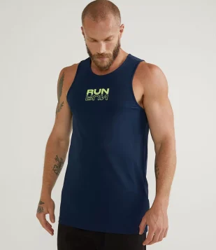 REGATA ESPORTIVA ESTAMPADA EM LETTERING AZUL