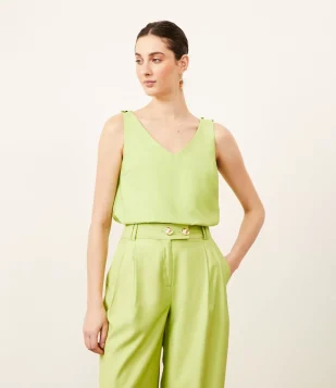 BLUSA EM VISCOSE COM BOTÕES NOS OMBROS E BARRA MULLET VERDE