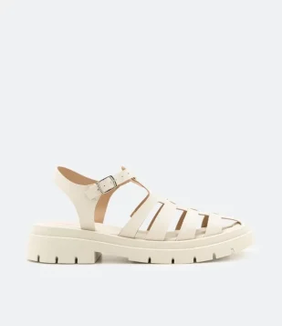 SANDÁLIA RASTEIRA COM TIRAS E SOLA TRATORADA OFF WHITE