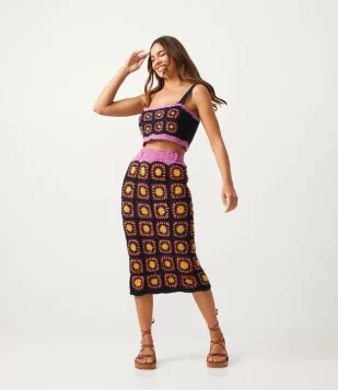 SAIA MIDI EM CROCHÊ COM BORDADOS AZUL