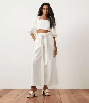 CALÇA PANTALONA EM ALGODÃO COM CINTO FAIXA E FRANJAS BRANCO