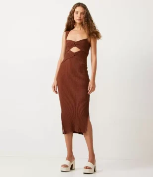 VESTIDO EM TRICÔ COM TEXTURA CANELADA MARROM